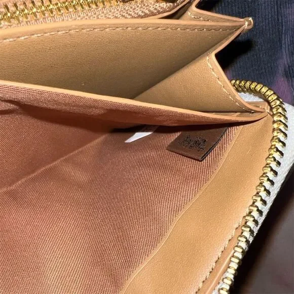 COACH Leather Wallet Zip-Around Ivory Color w Gold Hardware AUTHENTIC - Picture 5 of 5